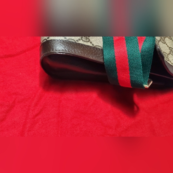 **SOLD **(Authentic Gucci Handbag - Picture 4 of 12